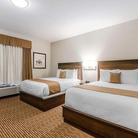 Royal Suites Estevan 外观 照片