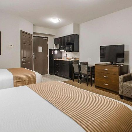 Royal Suites Estevan 外观 照片